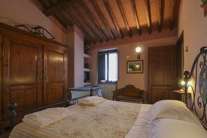 5 chambres, fer et planche à repasser, Wi-Fi gratuit, draps fournis