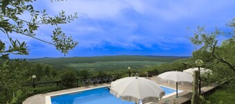 Fantastisk privat feriebolig med privat pool, WIFI, TV og kæledyr tilladt, nær ved Arezzo