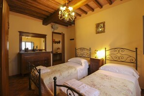 5 bedrooms, iron/ironing board, free WiFi, bed sheets