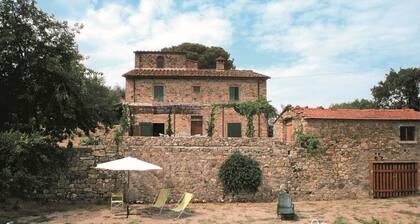 Alleinstehendes Ferienhaus mit privatem Pool, W-LAN, Veranda, Haustiere erlaubt, bei Arezzo