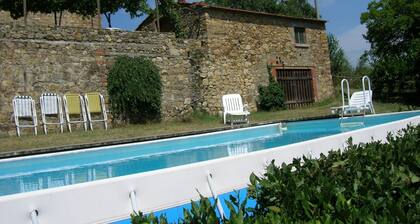 Wonderful private villa with WIFI, private pool, veranda and pets allowed, close to Arezzo