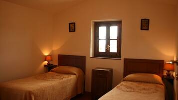 2 bedrooms, iron/ironing board, bed sheets