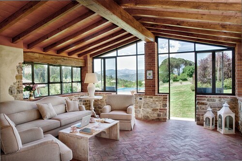 Alleinstehendes Ferienhaus mit privatem Pool,  W-LAN, TV, Innenhof, Haustiere erlaubt, Panoramablick