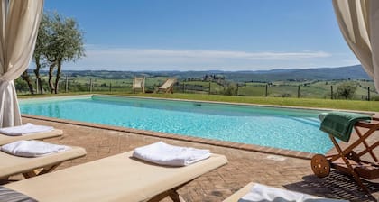 Alleinstehendes Ferienhaus mit privatem Pool, W-LAN, TV, Innenhof, Panoramablick, bei Siena