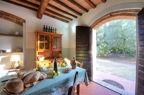 Dining - Beautiful apartment for 4 people with WIFI, pool, A/C, TV, pets allowed and panoramic view (Ghizzano)