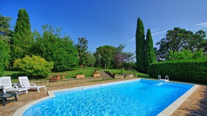A rectangular swimming pool with a clear blue water surface, surrounded by a brick deck. - Beautiful private villa for 7 guests with private pool, A/C, TV and panoramic view (Cetona)
