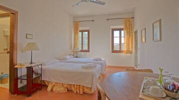 8 camere, culla da viaggio, Wi-Fi gratuito