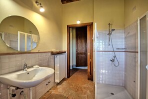 Dusche, Haartrockner, Bidet