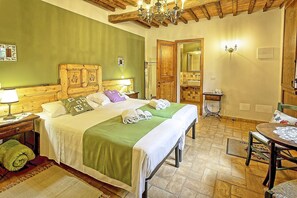 6 chambres, fer et planche à repasser, lit parapluie, Wi-Fi gratuit