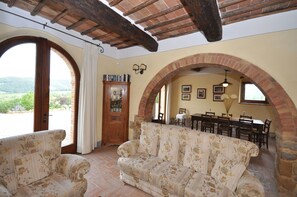 TV, fireplace, DVD player, stereo - Private Villa with private pool, WIFI, A/C, TV, pets allowed, panoramic view, close to Montepulciano (Montefollonico)