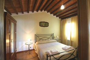 6 chambres, fer et planche à repasser, accès au Wi-Fi (inclus)