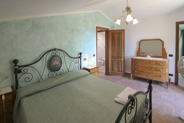 6 多间卧室、熨斗/熨衣板、免费 WiFi、床单