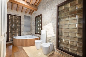Bathtub, bidet