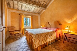 6 bedrooms, iron/ironing board, travel cot, free WiFi