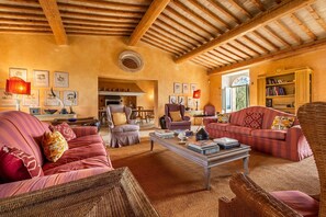 TV, fireplace, DVD player, stereo - Wonderful private villa for 12 people with A/C, private pool, WIFI, TV and panoramic view (Camigliano)