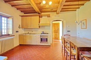 Frigorifero, forno, piano cottura, freezer