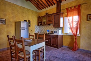 Fridge, microwave, dishwasher, freezer - Cosy apartment for 6 people with WIFI, pool, TV and panoramic view, close to Viareggio (Gualdo)