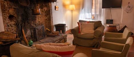 TV, fireplace, Netflix, streaming services