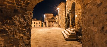 Wonderful private villa with WIFI, A/C, TV, patio, pets allowed and parking, close to Arezzo