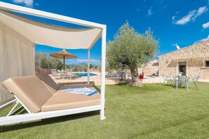 屋外ダイニングエリア