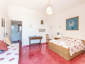 2 chambres, fer et planche à repasser, lit parapluie, Wi-Fi gratuit