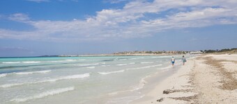 CAN FUS - Apartment with shared pool in Campos. Free WiFi.