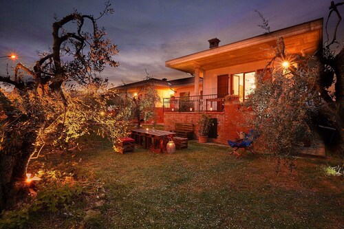 Lovely apartment for 4 guests with WIFI, TV and patio, close to Arezzo