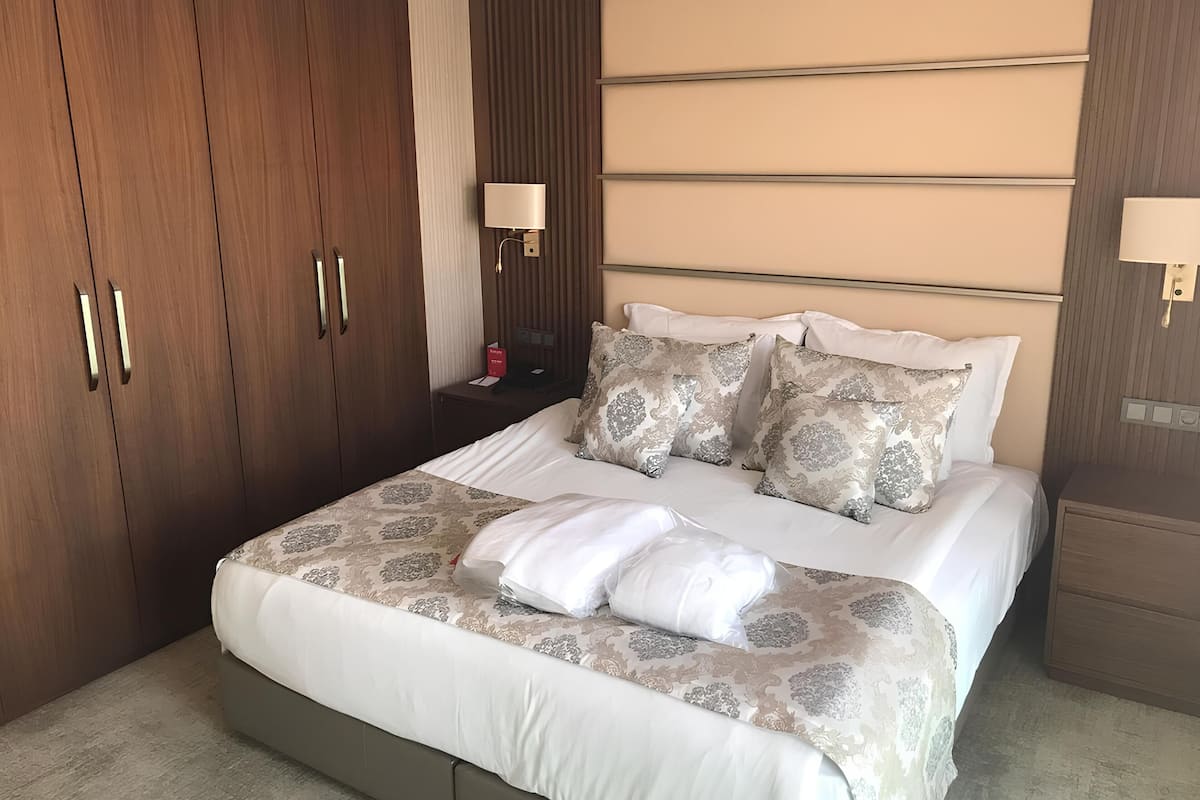 Business Room, Multiple Beds, Smoking