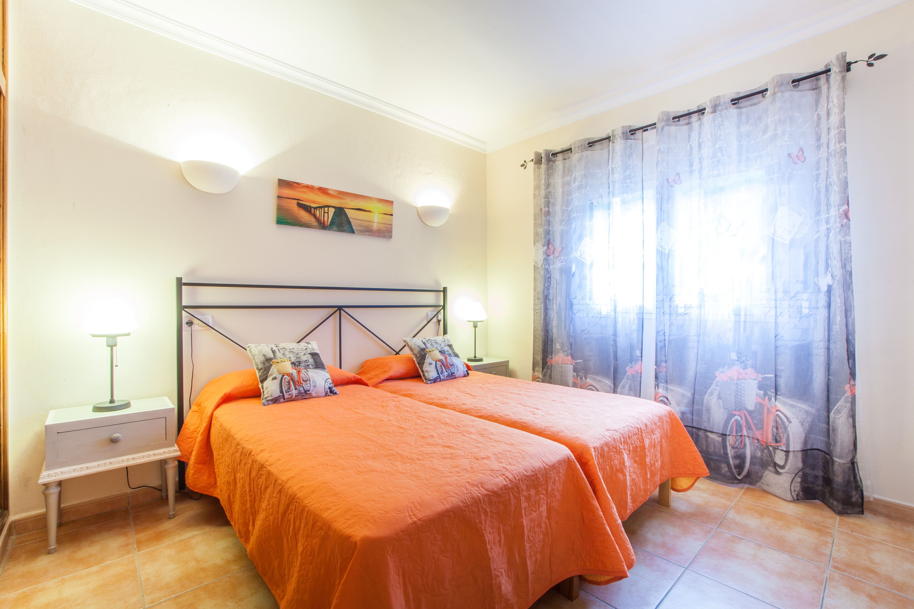 4 chambres, fer et planche à repasser, Wi-Fi gratuit, draps fournis