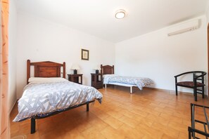 3 bedrooms, iron/ironing board, free WiFi, bed sheets
