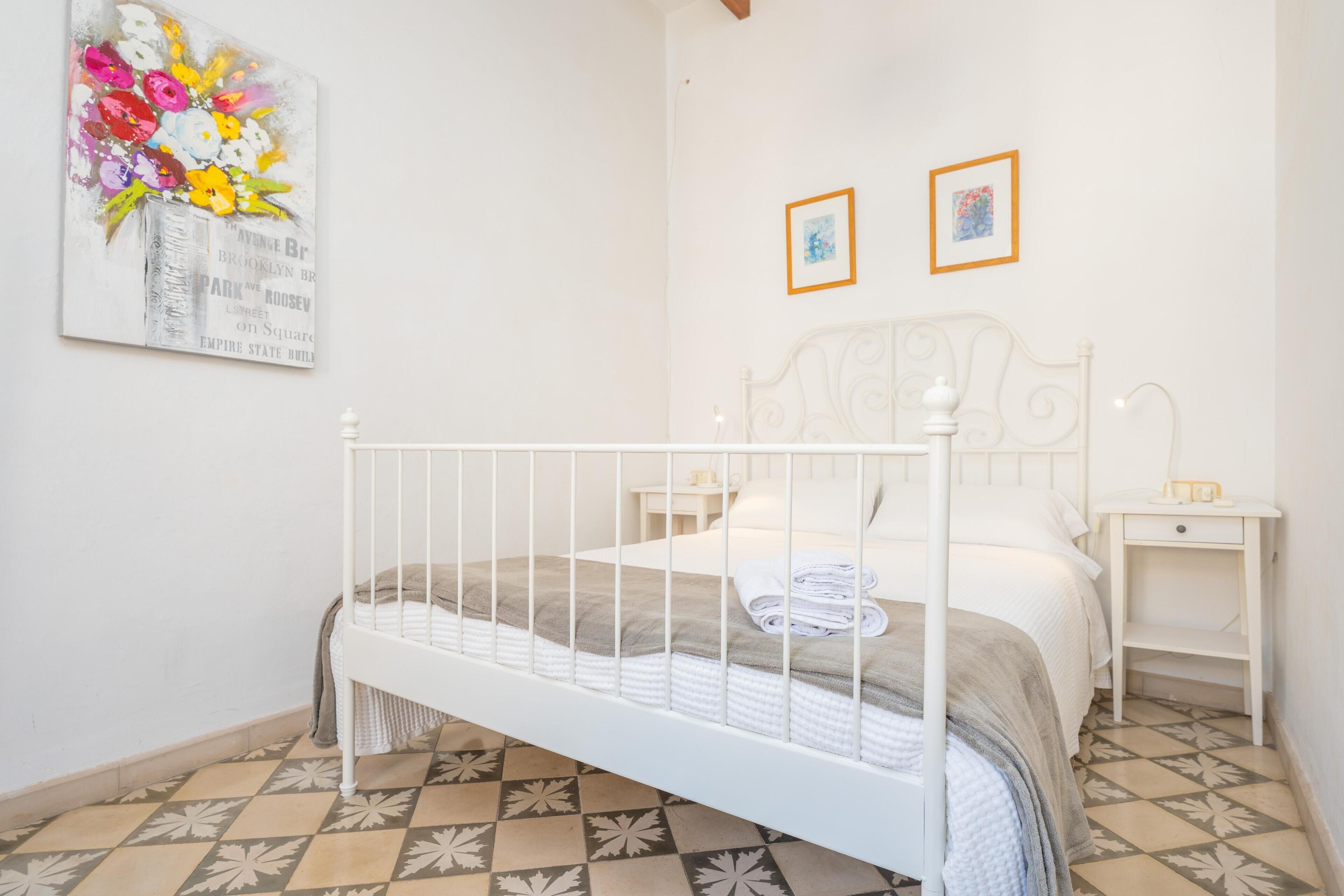 4 slaapkamers, een strijkplank/strijkijzer, gratis wifi, beddengoed