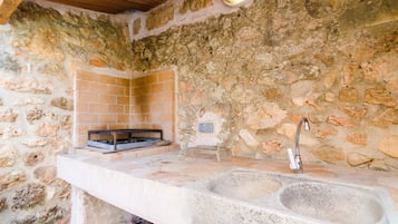Ducha y bañera combinadas, secador de pelo, bidé y toallas