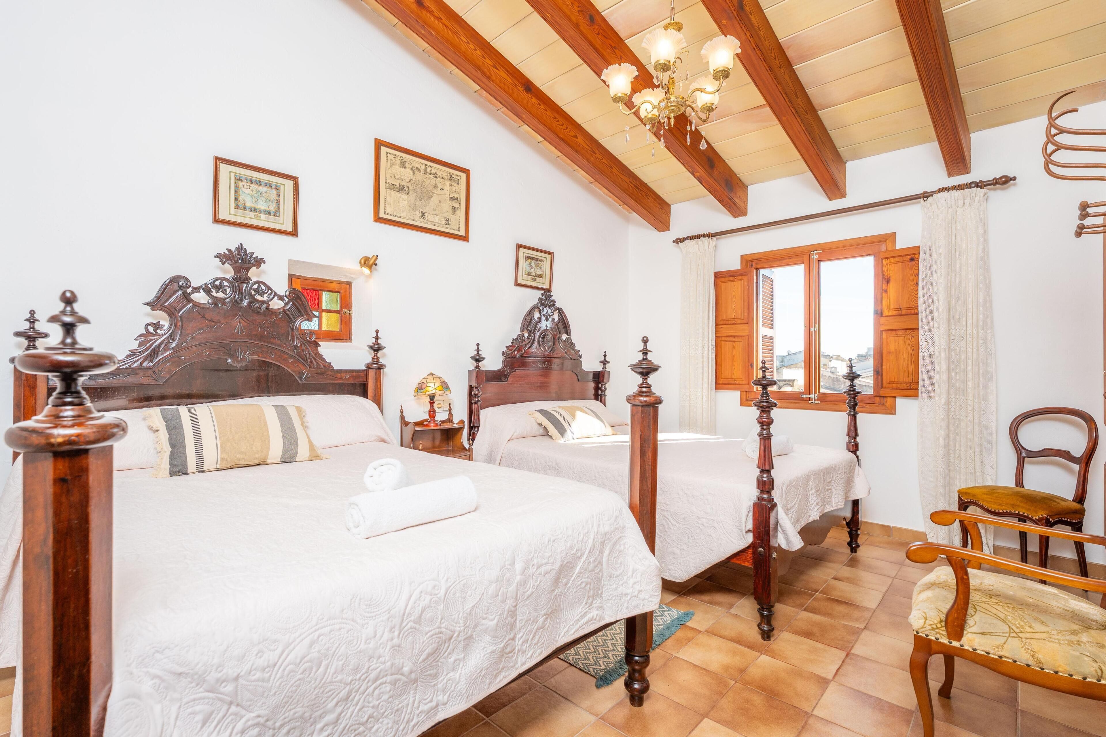 3 slaapkamers, een bureau, een strijkplank/strijkijzer, gratis wifi