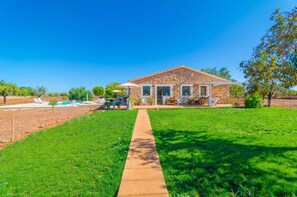 Exterior - CASA CALMA - Villa with private pool in LLUCMAJOR. Free WiFi (Llucmajor)