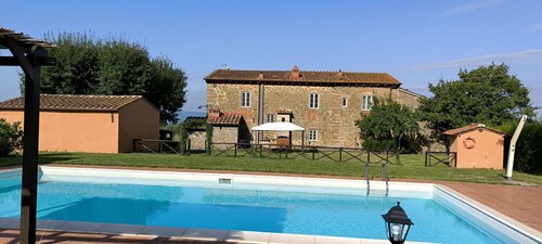 Stunning private villa for 11 people with private pool, WIFI, TV, pets allowed and panoramic view