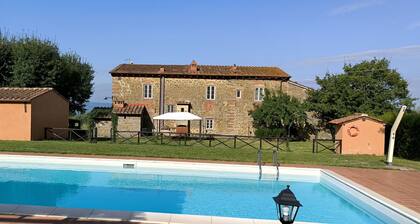 Schönes alleinstehendes Ferienhaus mit privatem Pool, W-LAN, TV, Haustiere erlaubt, Panoramablick