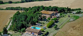 Beautiful apartment in villa for 3 guests with pool, WIFI and panoramic view