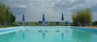 Lovely apartment in villa for 6 people with pool, WIFI, patio, panoramic view and parking