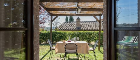 تناول الطعام بالخارج