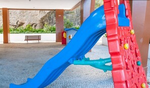 Khu vui chơi trẻ em - ngoài trời