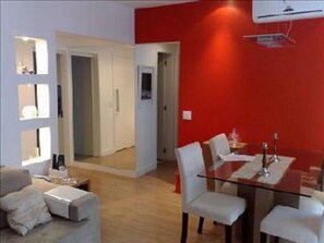 Căn hộ, 2 phòng ngủ | Khu vực ăn uống tại phòng