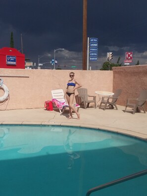 Outdoor pool - Desert Inn (Sierra Vista)