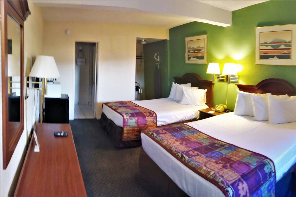 Double Room Single Use, 2 Queen Beds, Non Smoking | Desk, iron/ironing board, cribs/infant beds, free WiFi