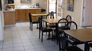 Breakfast area - Desert Inn (Sierra Vista)