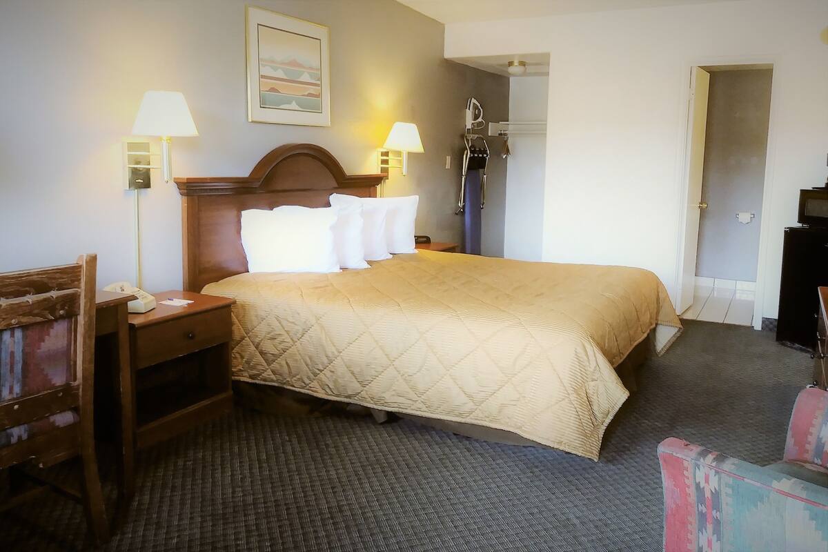 Desk, iron/ironing board, cots/infant beds, free WiFi