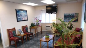 Lobby - Desert Inn (Sierra Vista)
