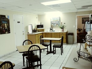Breakfast area - Desert Inn (Sierra Vista)