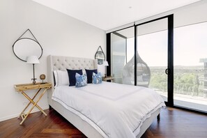 Premium bedding, individually decorated, individually furnished - Birch Apartments (Canberra)