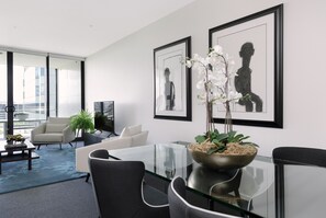 Luxury Apartment, 1 Bedroom, City View (Upper East Side) | In-room dining - Birch Apartments (Canberra)