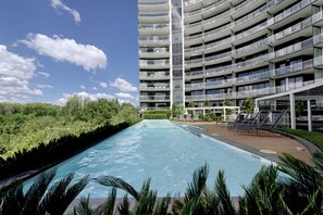 Outdoor pool - Birch Apartments (Canberra)